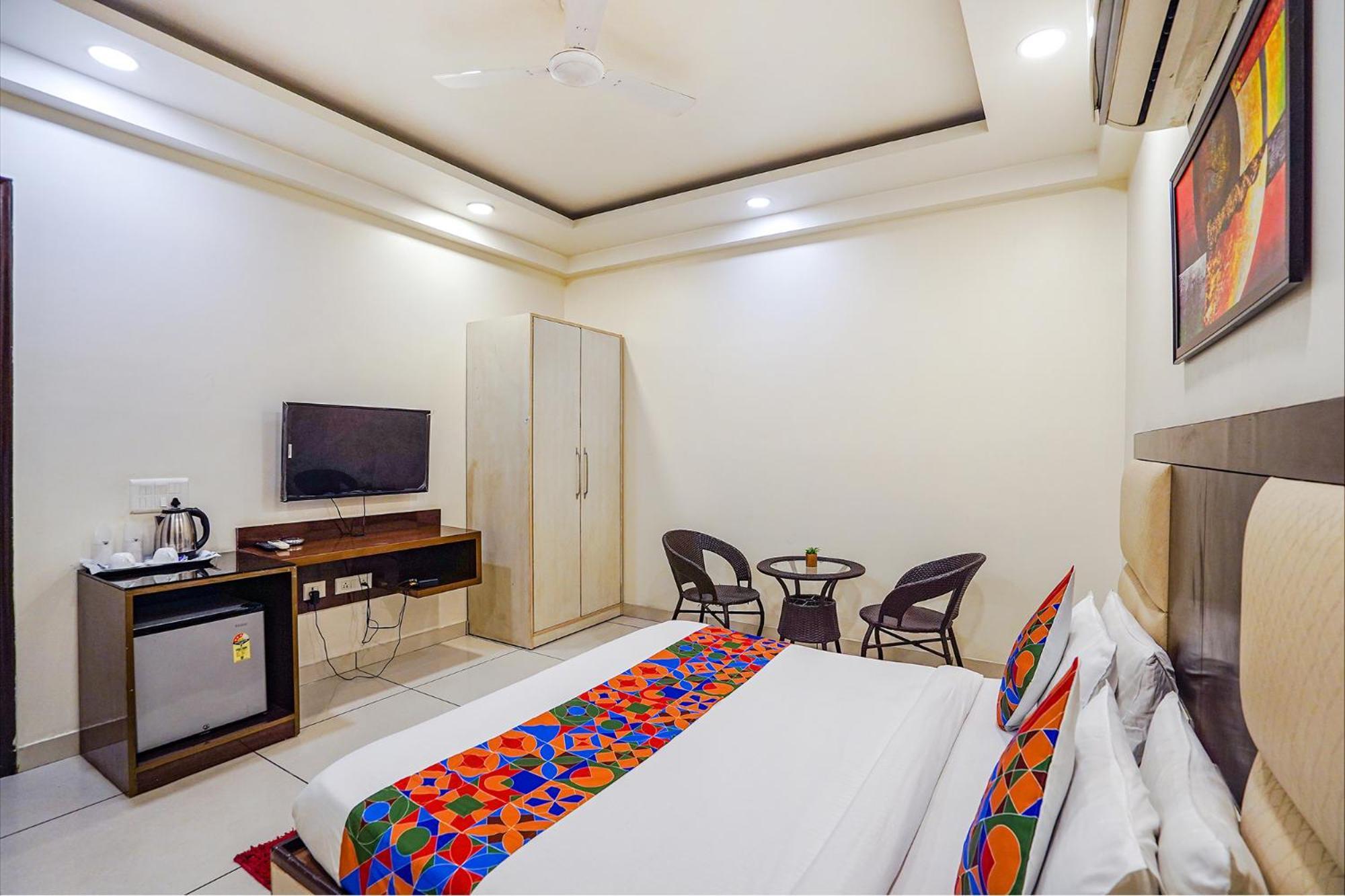Fabhotel Apple Pie Noida Exterior photo