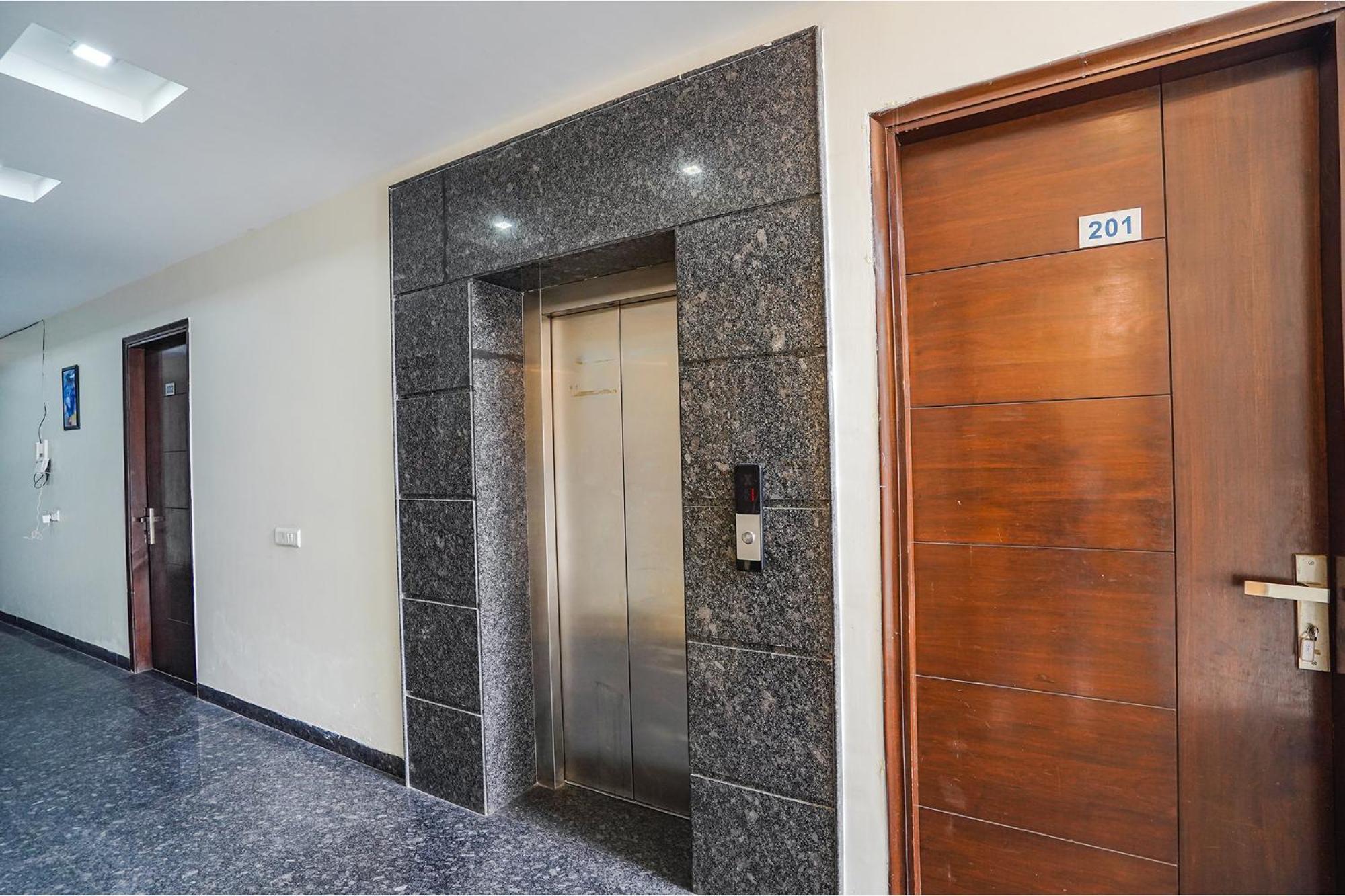 Fabhotel Apple Pie Noida Exterior photo