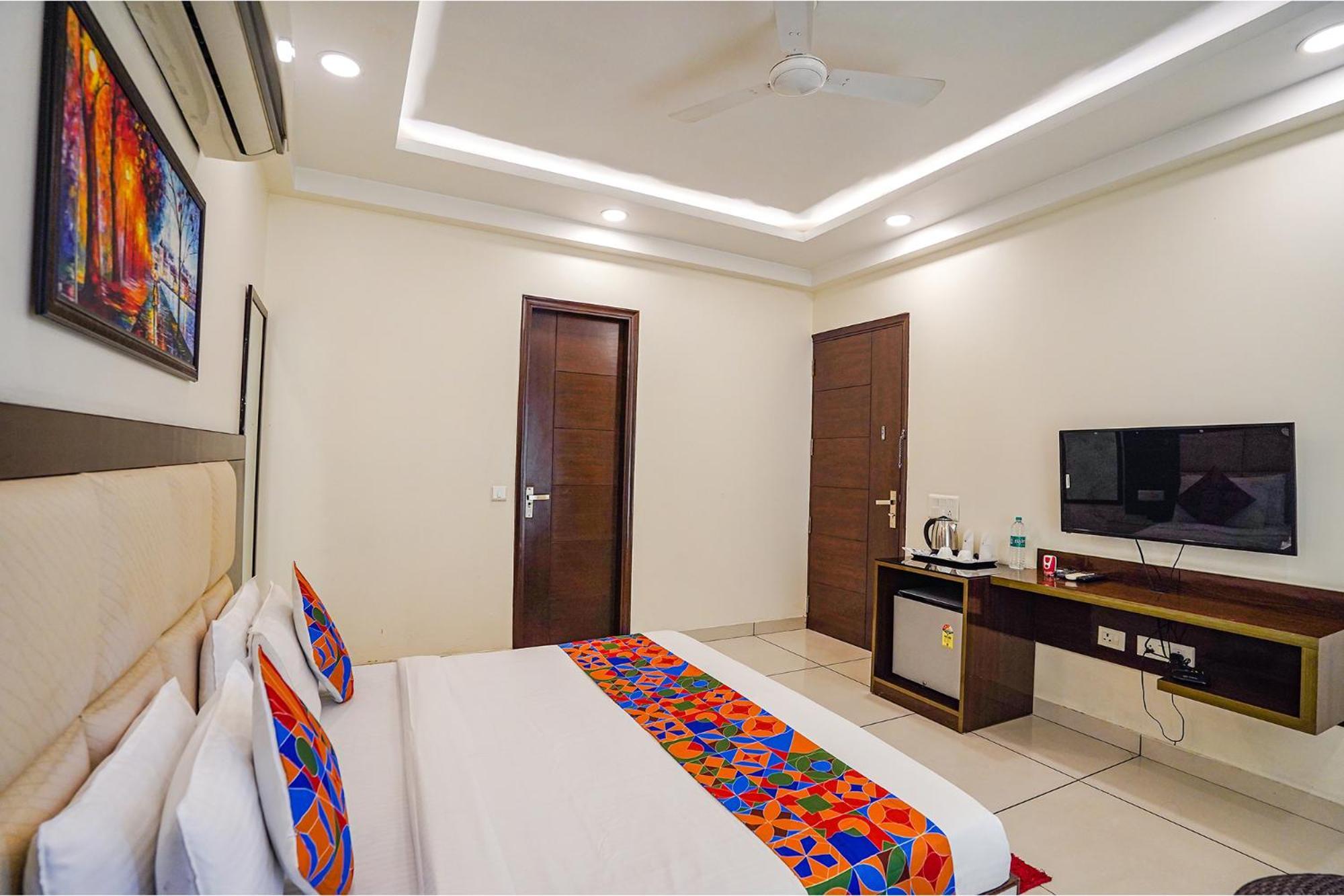 Fabhotel Apple Pie Noida Exterior photo